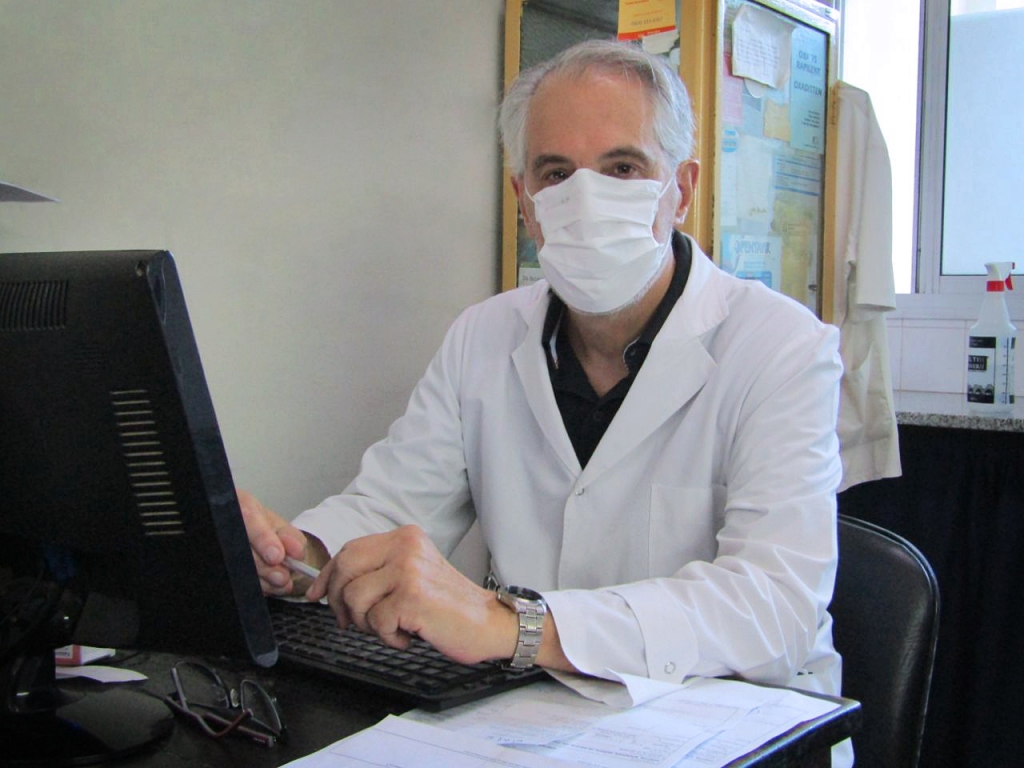 Dr. Fabián Rodríguez, infectólogo.